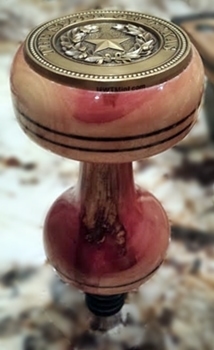 Bronze Texas seal inset in stainless wine stopper