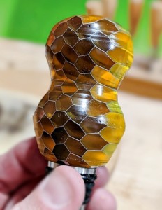 honey comb bottle stopper